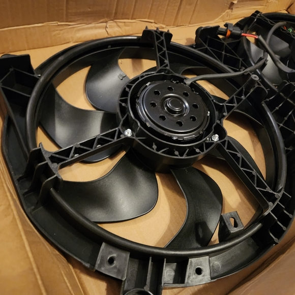 Radiator Cooling Fan Replacement For 2013-2019 Nissan Pathfinder 2014-2019 - Picture 5 of 7